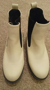 New Ladies Cream Chunky Ankle Boots Size 4 - Picture 1 of 5