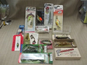 LOT OF MISC. FISHING LURES - SOUTH BEND, CORDELL , ETC... - Picture 1 of 5