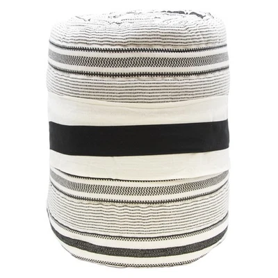 Edredón a rayas texturizadas gris ferrocarril hogar y mano con magnolia, completo/reina Foto 1 de 4