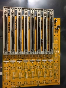 Replacement Fader PCB LEFT for Behringer X32 Compact MUSIC GROUP P0AAP - Picture 1 of 2
