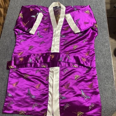 Bata estilo kimono oriental talla única mariposa larga púrpura magenta satinado con cinturón Foto 1 de 4
