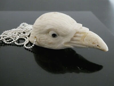 Collar colgante de cadena SP tallado a mano realista cabeza de pájaro cobertizo cuerno de ciervo Foto 1 de 4