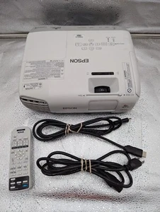Epson PowerLite 98H Projector 3000 Lumens - H687A - works, includes case - Picture 1 of 11
