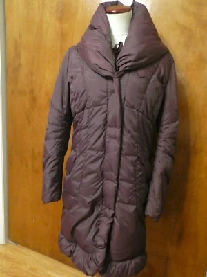 Chaqueta Abrigo Tahari Para Mujer Borgoña Plumón Invierno Detallado Pequeña Foto 1 de 4