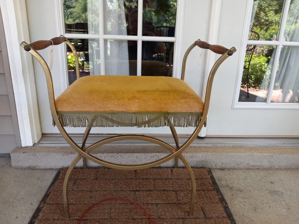 Banqueta vintage estilo regência Hollywood banco ouro verde oliva franja anos 70 - Imagem 1 de 4