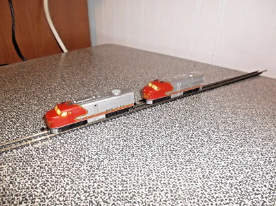 Model Power N Scale Loco Alco FA-2 # 7534 Santa Fe Loco & Dummy Engine (SALVAGE) - Image 1 of 4