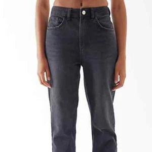 BDG Urban Outfitters High Rise Straight Leg Mom Jeans Faded Black 32 X 32 NWT - Picture 1 of 9
