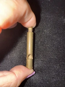CIONDOLO FISCHIO VERO OTTONE TONO ORO VINTAGE STILE BOTTE 4385 - Foto 1 di 4