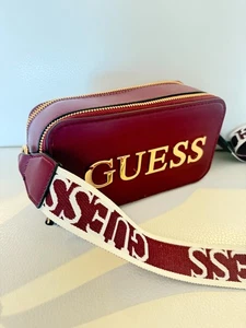 BORSA A TRACOLLA GUESS RENAE NUOVA CON ETICHETTA BORSETTA SANGUE DI BUE - Foto 1 di 6