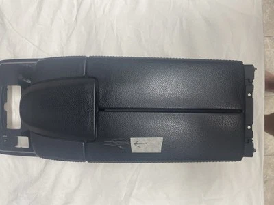 Cubierta reposabrazos Mercedes-Benz parte 207-680-01-01-9H15/2014 E350 Foto 1 de 4