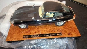 Jaguar E type coupe nera Diabolik su legno Burago 1/18 - Foto 1 di 7