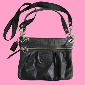 Bolso Bandolera Coach Poppy Y2K Cartera Cuero Negro Brillante De Colección Dijes con Cremallera - Imagen 1 de 13