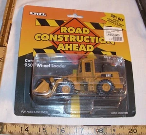 ERTL CATERPILLAR 950 WHEEL LOADER CONSTRUCTION MODEL TOY NEW ON CARD 1:64 2418 - Picture 1 of 2