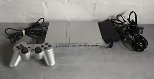 Consola Sony PlayStation 2 PS2 Slim Plateada 1 Mando Todos los Cables - Imagen 1 de 3