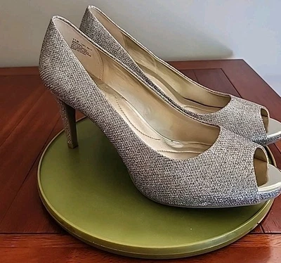 Zapatos de salón clásicos Bandolino para mujer 11 peep toe champage dorado glamour brillo de hadas  Foto 1 de 4