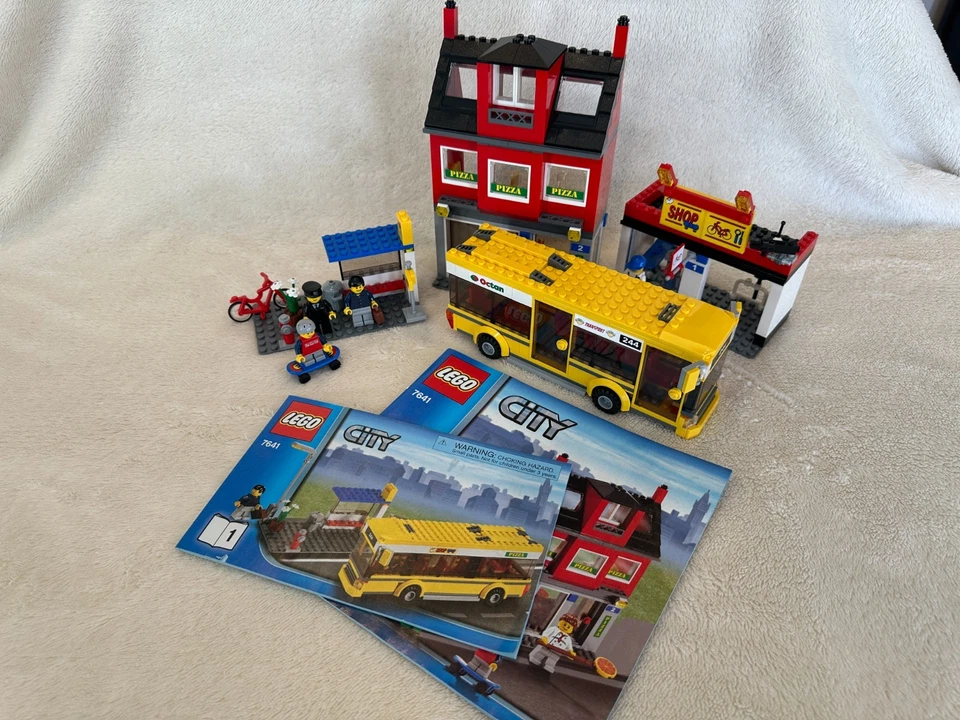 LEGO CITY: City Corner (7641) Clean, Complete, & Sorted W/ Minifigures & Inst. - Image 1 of 4
