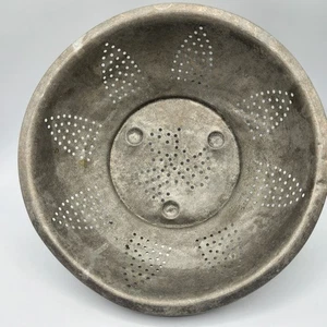 Vtg Metal Colander Strainer Flower Design 10.5" Aluminum Kitchen Farmhouse  - Picture 1 of 7
