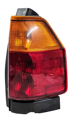 02 03 04 05 06 07 08 09 GMC ENVIY Conjunto de luz trasera derecha Foto 1 de 4