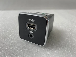 Jeep Compass II AUX IN Buchse USB Anschluss Audiobuchse 5XG28DX9AC - Picture 1 of 8