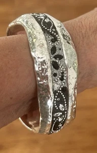 ORIT~SCHATZMAN~"925"~HAMMERED~STER~SILVER~BLACK STONE~WAVY~WIDE BANGLE~BRACELET~ - Picture 1 of 4