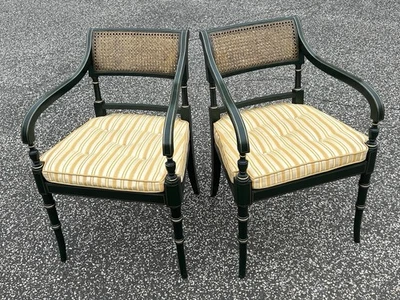 Par de sillones de caña pintados y dorados estilo Kindel Regency Foto 1 de 4