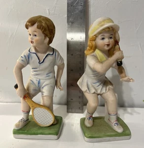Sport Kinder Junge und Mädchen spielen Tennis Figur Keramik Vintage - Bild 1 von 11