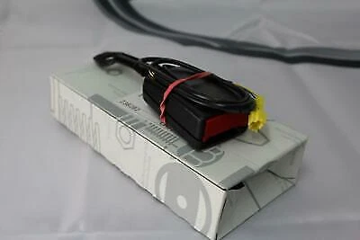 全新 梅赛德斯奔驰 C300 4MATIC,C350 右皮带锁 正品 204 860 02 69 — 第 1/2 张图片