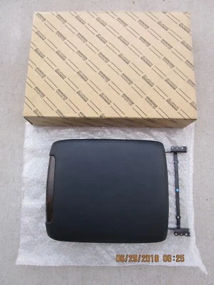 12-15 TOYOTA LAND CRUISER SIN REFRIGERADOR CONSOLA CENTRAL BRAZO TAPA RETORCE NEGRO NUEVO Foto 1 de 4