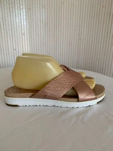 Sandales Mules UGG Kari Metallic Slide pointure 40 Confortable Authentique - Imagen 1 de 11