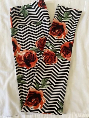 NUEVO CON ETIQUETAS Leggings LulaRoe ~ OS Talla Única ~ Chevron Blanco y Negro con Rosas Rojas ¡Difícil de Encontrar! Foto 1 de 4