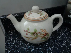 HARVEST DESIGN SMALL 1 PINT TEAPOT HERON CROSS - NOT MARKS AND SPENCER - Picture 1 of 4