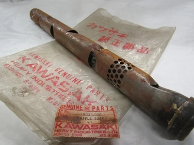 Tubo deflector de escape Kawasaki G3 G3SS G3TR 1969'-1974' Kawasaki 18033-026 NUEVO Foto 1 de 2