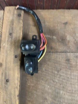 Оригинальные переключатели дверей для Ford Mustang 1994-98 годов выпуска с откидным верхом - Изображение 1 из 2