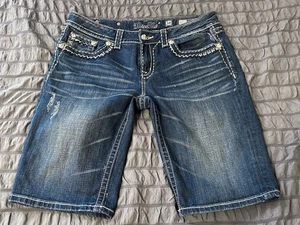 Miss Me Easy Bermuda Jeansshorts verziert Größe 30 Maße 34x11 Stretch - Bild 1 von 20