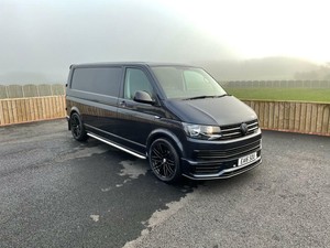 black and white slip on vans outfits