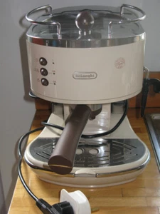 DeLonghi 1 or 2 cup Espresso Coffee Maker -  ECOV311.BG - Picture 1 of 4
