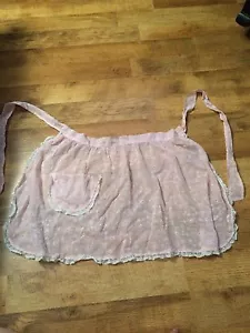 Delantal Antiguo Vintage Encaje Flores Bolsillo Rosa Lindo Bonito - Imagen 1 de 8