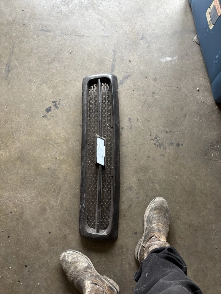 NEW Grille For 1994-1996 Chevrolet Impala SS 1991-1996 Caprice - Image 1 of 1