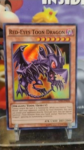RED-EYES Toon Dragon YU-GI-OH Holo Foil Trading Card SHVI-EN036 - Picture 1 of 2