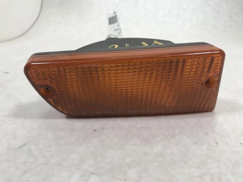 Passenger Corner/Park Light Park Lamp-turn Signal Fits 90 LEGACY 54561 — 第 1/4 张图片