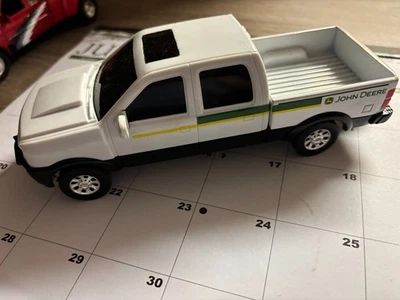 1/32  ERTL JOHN DEERE PICKUP  #  B 454 - Image 1 of 4