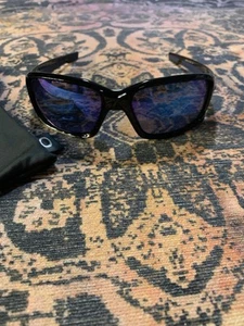Oakley Sonnenbrille mit schwarz blauem Gestell und blau lila Glas *NEU* - Bild 1 von 5