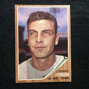 1962 TOPPS BASEBALL CARD CINCINNATI REDS DARRELL JOHNSON #16 CATCHER SWINGS BAT - Picture 1 of 2