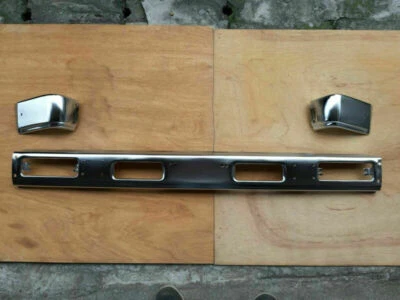 Parachoques delantero cromado y tapas imperfecto apto para camioneta Nissan 720 1983-1985 2x2 Foto 1 de 4