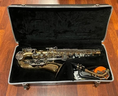Saxofón alto The Selmer Company Bundy II con estuche rígido y accesorios OBO Foto 1 de 4