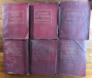 VINTAGE MINIATURE LOT OF 7 SHAKESPERARE PLAYS, LEATHER BOUND, 1 IS A MICRO-MINI - Imagen 1 de 15