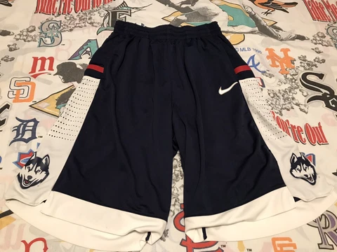 Men's L Nike Navy UConn Huskies Authentic On-Court Performance Basketball Shorts Cover