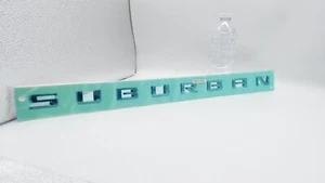 07-20 NEW OEM SUBURBAN EMBLEM Front Side Door / And Gate Emblem Nameplate - Foto 1 di 7