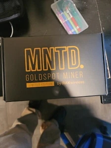 RAK MNTD hélium HNT or hotspot Goldspot Miner LE 8 Go en main - Photo 1/3