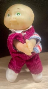 Vintage Cabbage Patch Kid Pencil Hugger Grabber Clip On 3,5" Puppe Glatze Junge - Bild 1 von 2